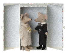 Load image into Gallery viewer, wedding mice in box