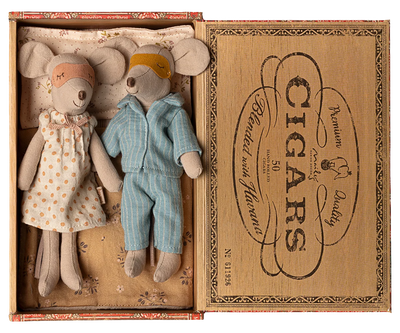 Mum & Dad in Cigarbox - Mouse
