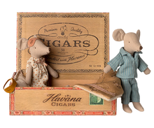 Load image into Gallery viewer, Mum &amp; Dad in Cigarbox - Mouse