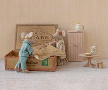 Load image into Gallery viewer, Mum &amp; Dad in Cigarbox - Mouse