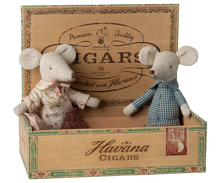 Load image into Gallery viewer, Grandma &amp; Grandpa Mice in Cigarbox