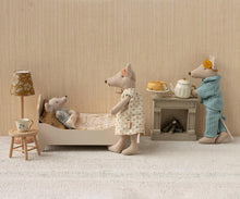 Load image into Gallery viewer, Mum &amp; Dad in Cigarbox - Mouse